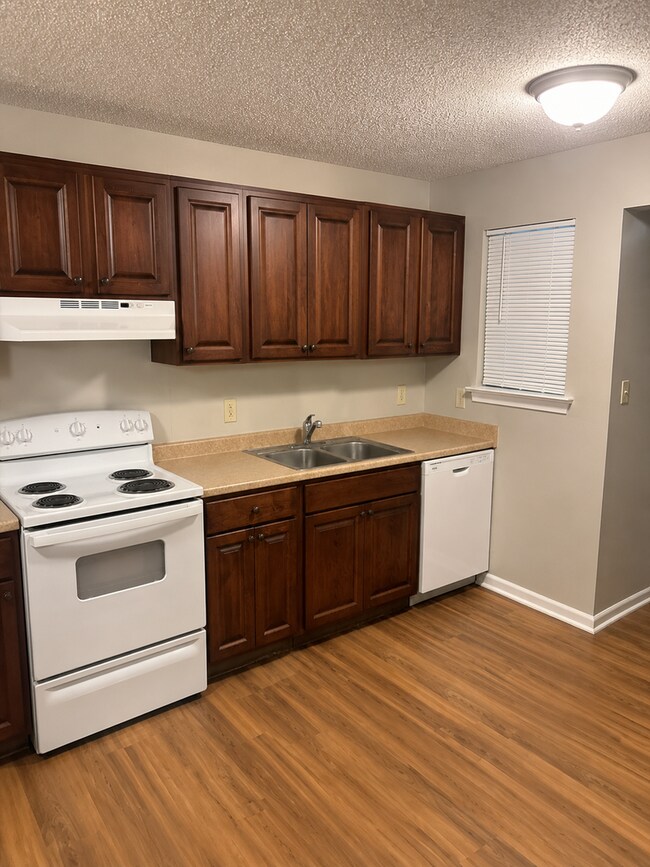 Building Photo - 3343 Gleason Dr