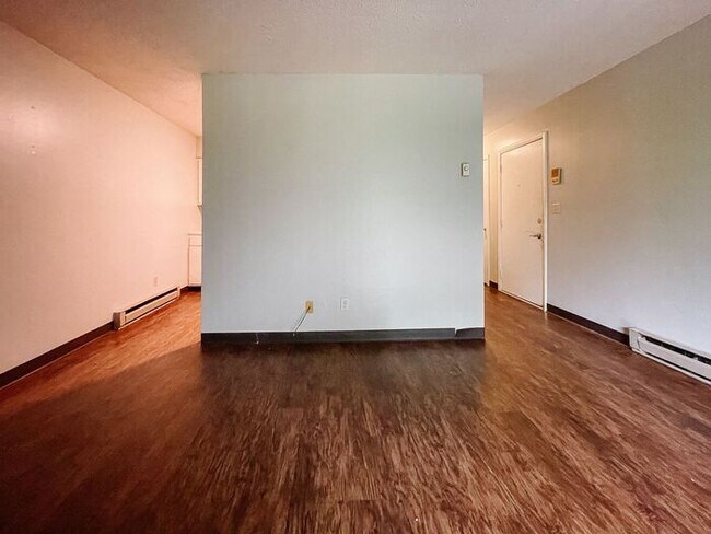 Building Photo - **HOLIDAY SPECIAL!!** - Recently Updated