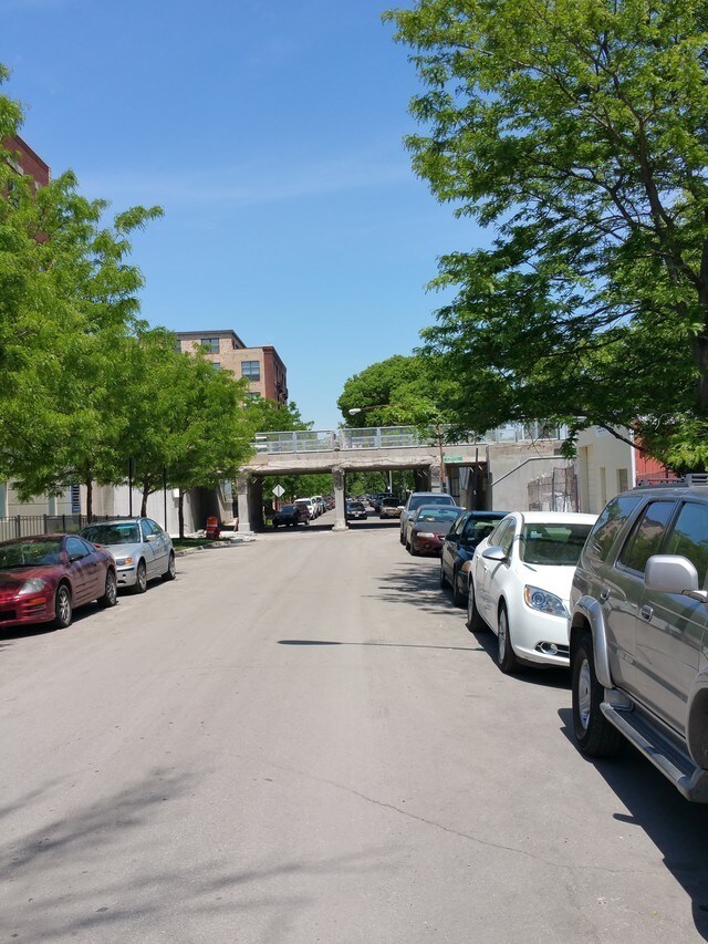 Building Photo - 1740 N Spaulding Ave