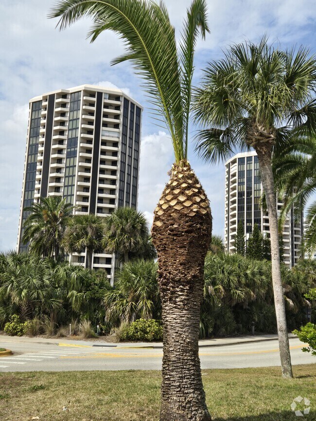Building Photo - 1 Oceans West Blvd