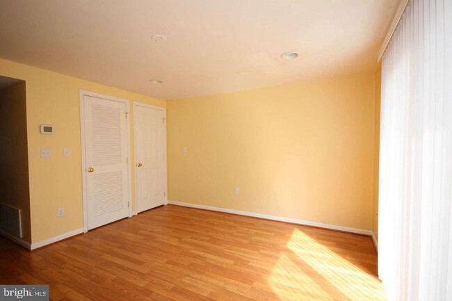 Foto del edificio - 83 Carroll View Ave