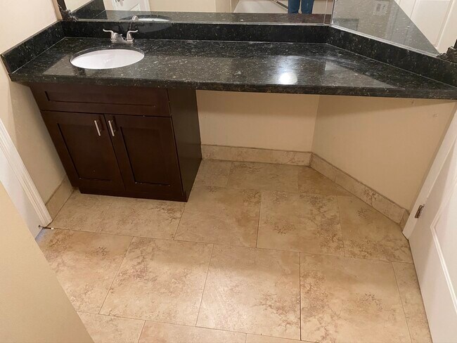 Building Photo - 2850 N Oakland Forest Dr