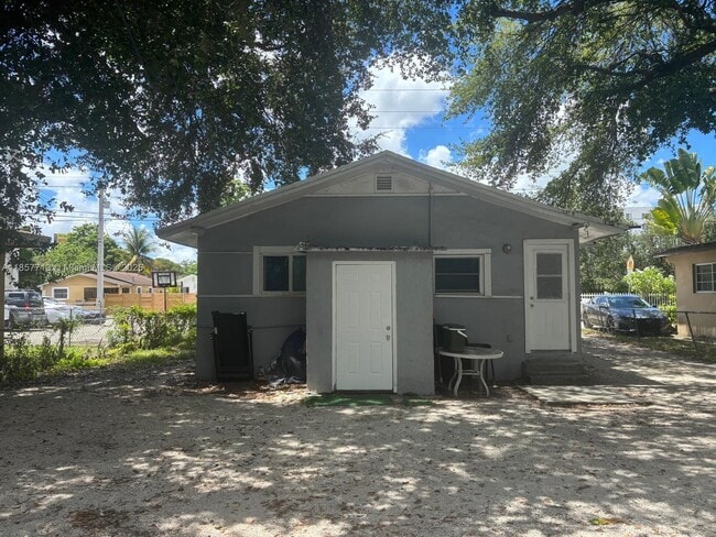 Building Photo - 5909 NW 5th Ct