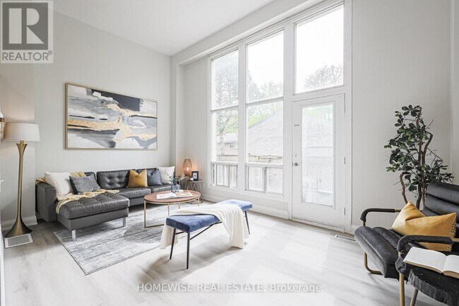 Photo du bâtiment - 560-560 Waverly St N