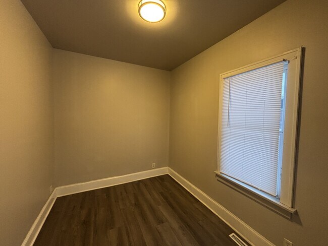 Foto del edificio - 3988 Adams St