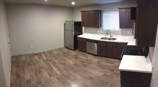 Building Photo - Beautiful 3 Story Vineyard Townhome