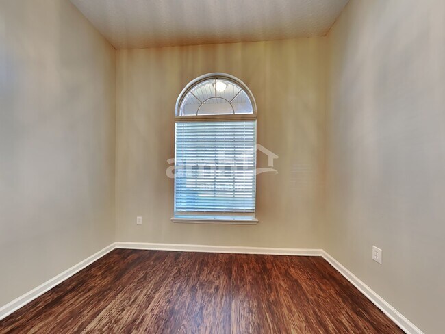 Foto del edificio - 2734 Ravine Hill Dr