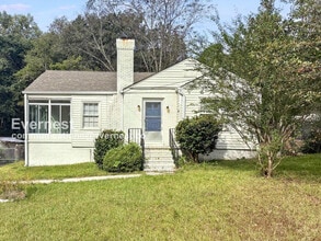 Building Photo - 444 Plaza Dr