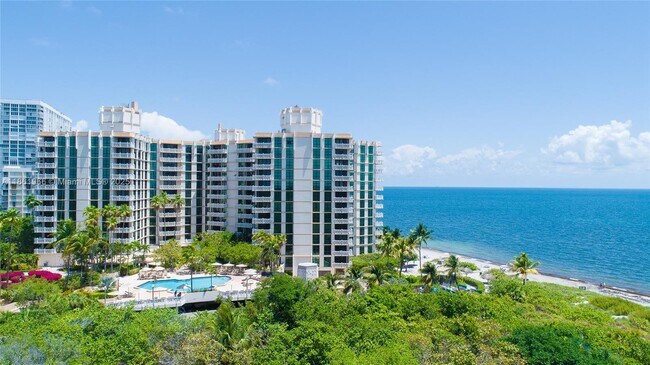 Foto del edificio - 1121 Crandon Blvd