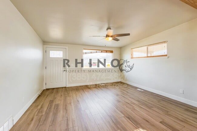 Building Photo - 1993 Champagne Ave