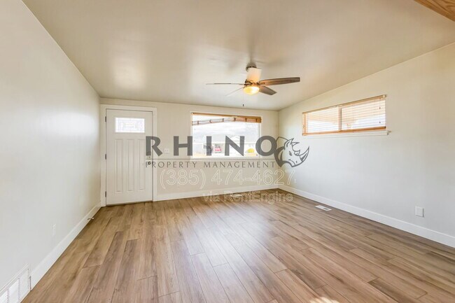 Foto del edificio - 1993 Champagne Ave