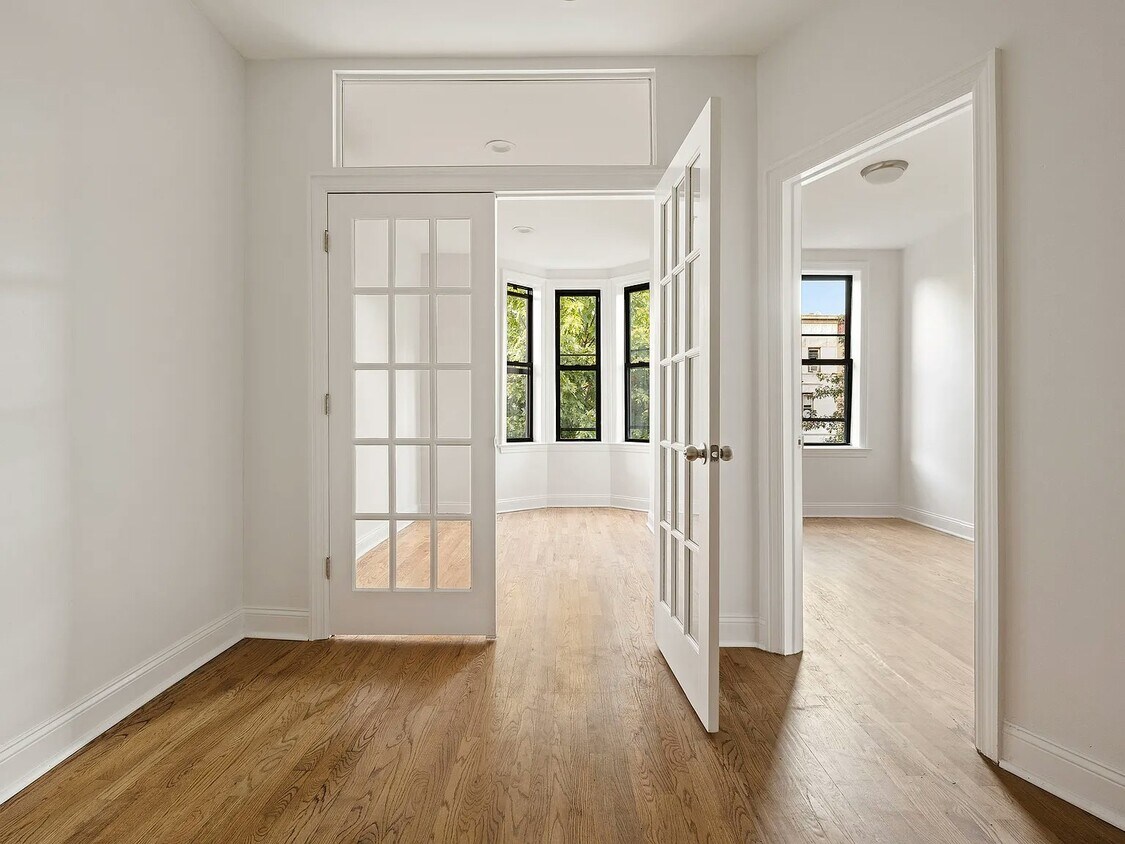 Foto principal - 908 Sterling Pl