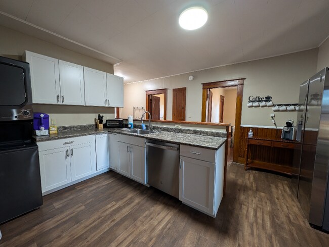 Foto del edificio - 492 Burgess St