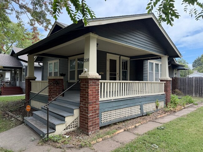 Building Photo - 3 bedroom 1 bath near downtown