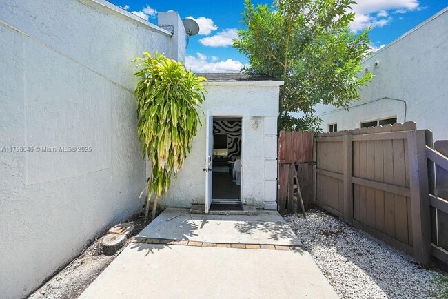 Building Photo - 534 NW 50th St