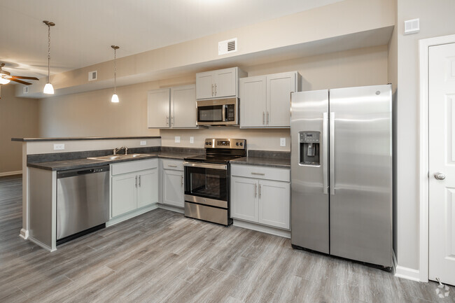 2BR, 1.5BA - 1,050SF - Kitchen - Airport Place Apartments