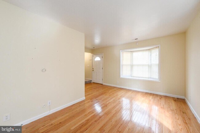 Building Photo - 316 Surry Ln