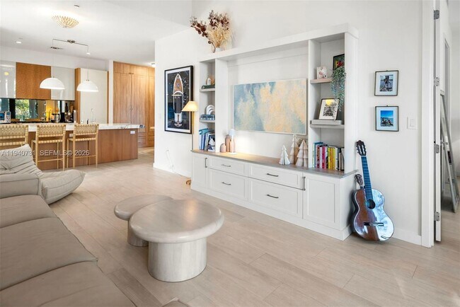 Building Photo - 2831 S Bayshore Dr