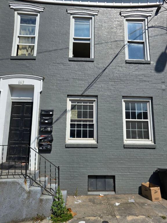 Primary Photo - 663 E Market St