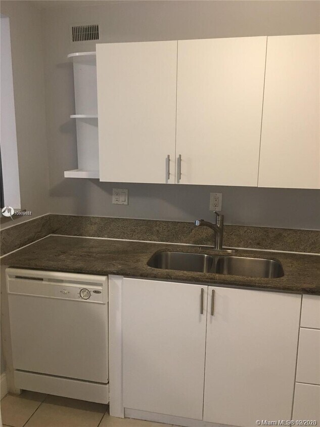 Foto principal - 1061 NW 45th St