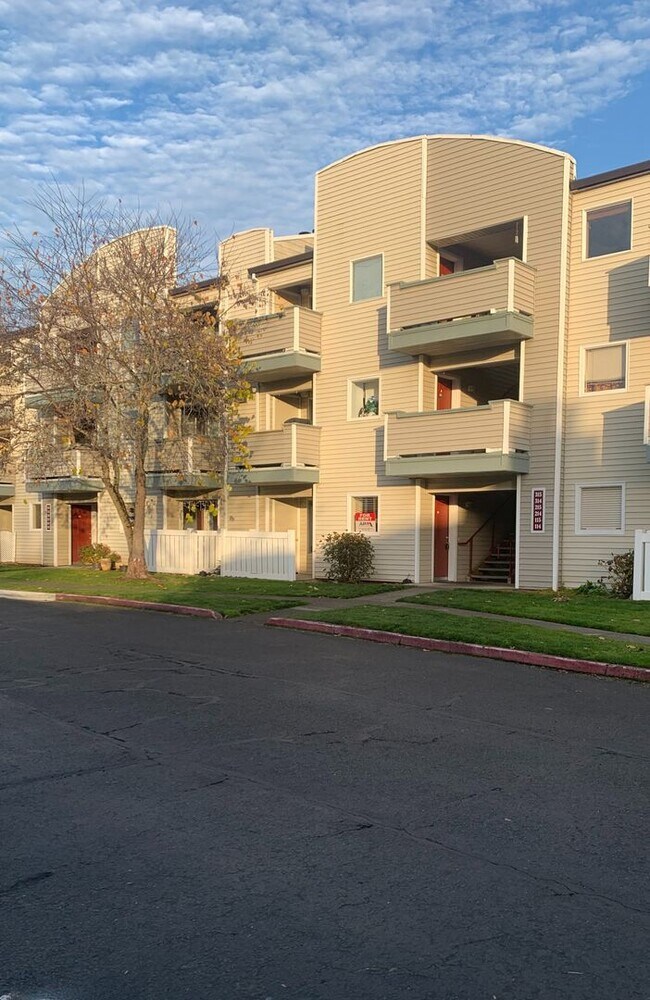 Foto del edificio - 6048 SE Drake St