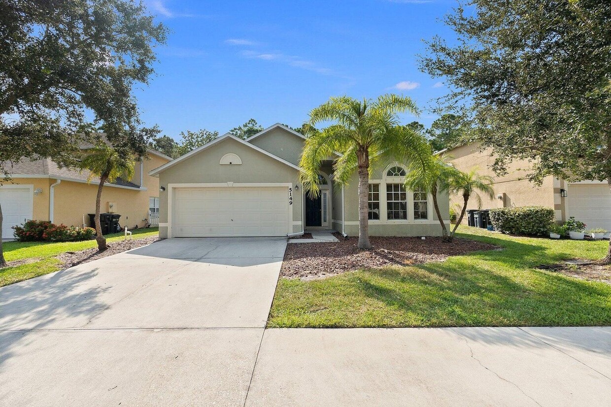 Primary Photo - 5149 NW Wisk Fern Cir