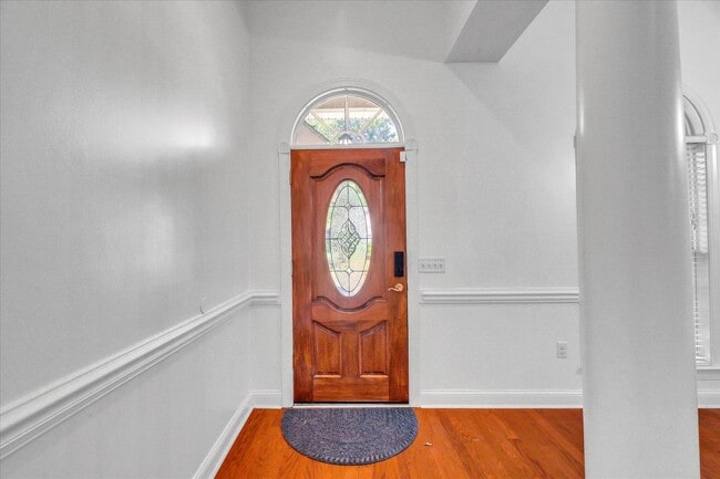 Building Photo - Stunning all-brick home on a large wooded lot