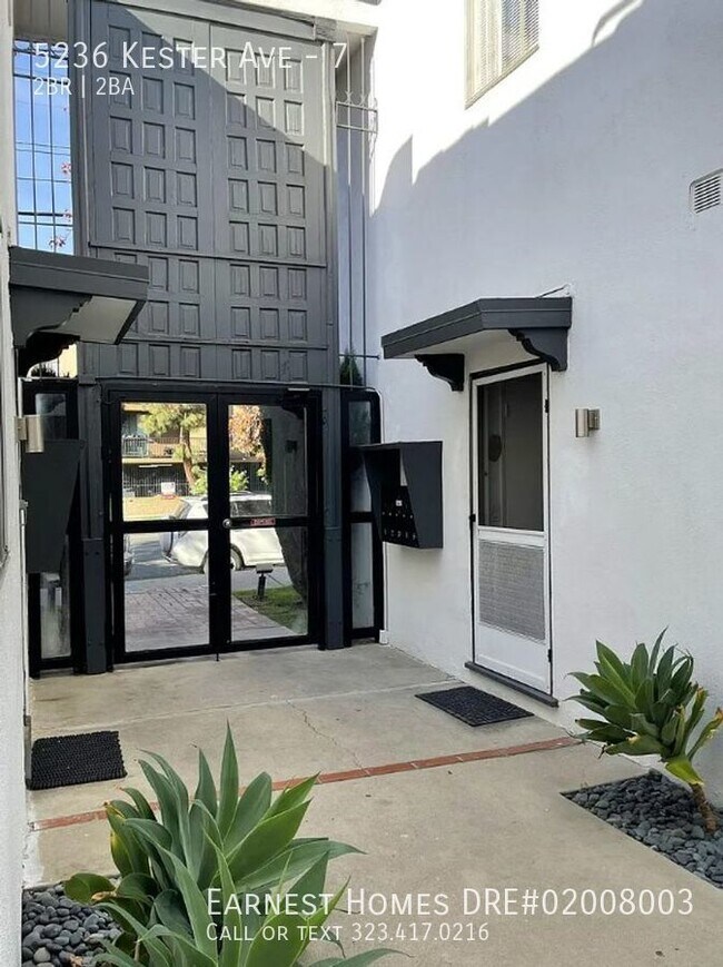 Building Photo - 5236 Kester Ave Unit 7, Sherman Oaks, CA 9...