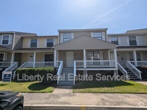 Building Photo - 912 Pineland Ave