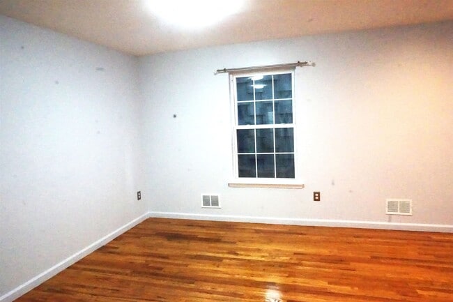 Building Photo - 342 Forrest St