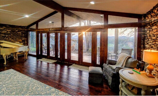 Foto del edificio - 519 Chestnut Gap Rd