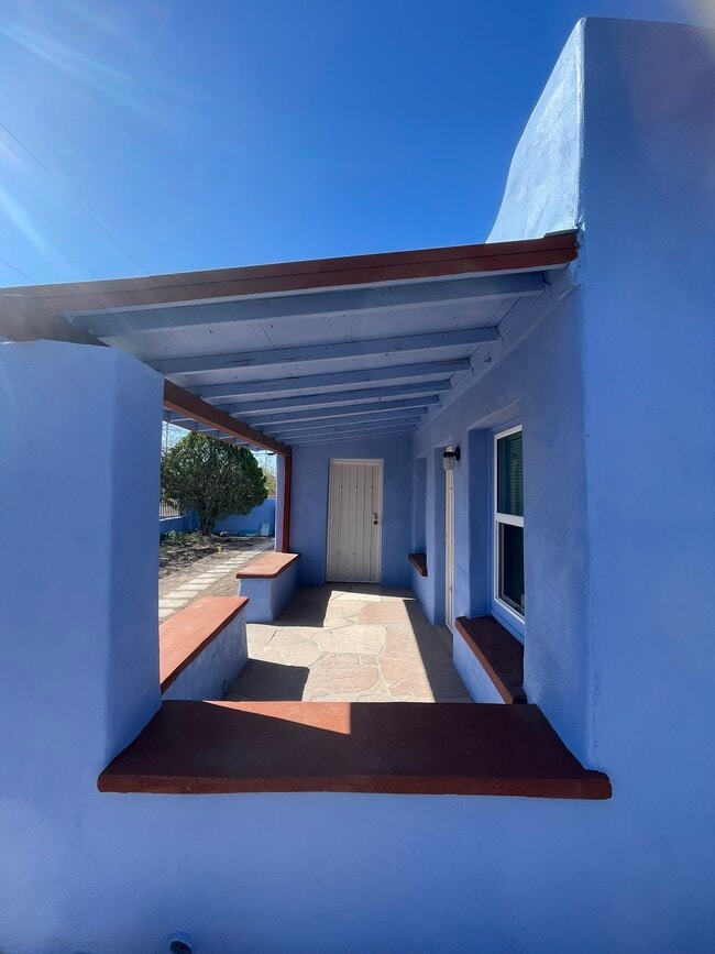 East-facing porch perfect for enjoying the cool evening sunset - 519 N Melrose Ave