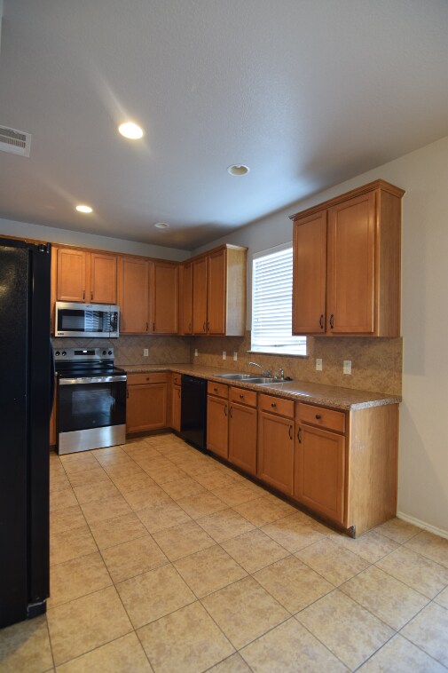 Foto del edificio - 820 Sugar Brook Dr