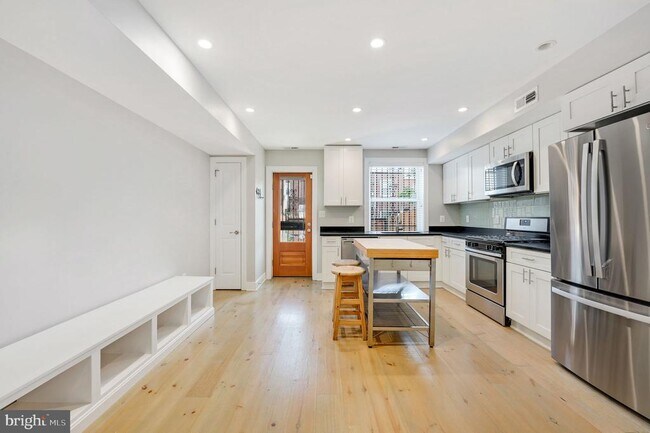 Foto del edificio - 1726 E St NE