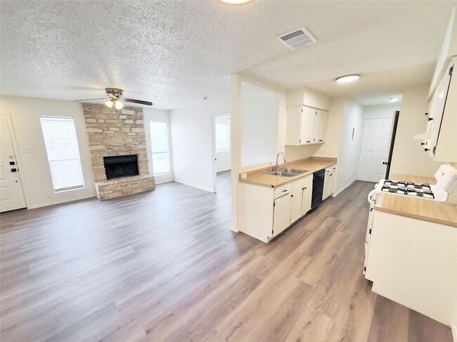 Building Photo - 2305 Whitlow Cove