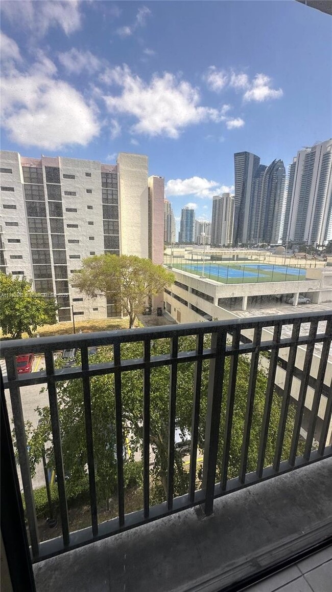 Foto del edificio - 16909 N Bay Rd