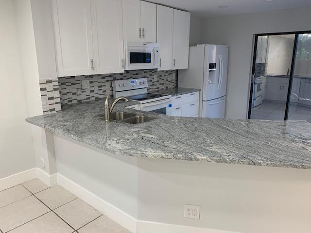 Building Photo - 7710 Lago Del Mar Dr