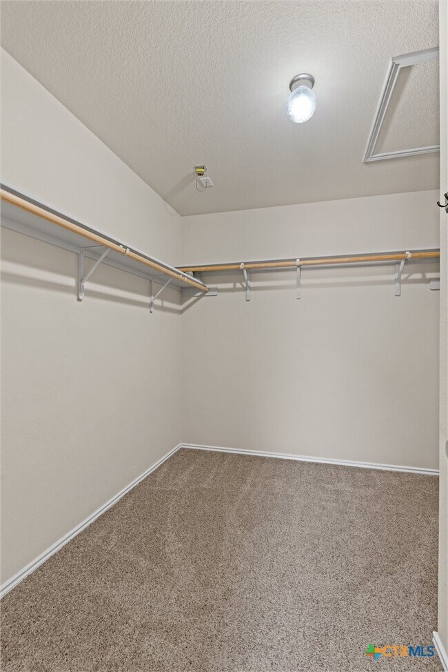 Building Photo - 2108 Scott Dr