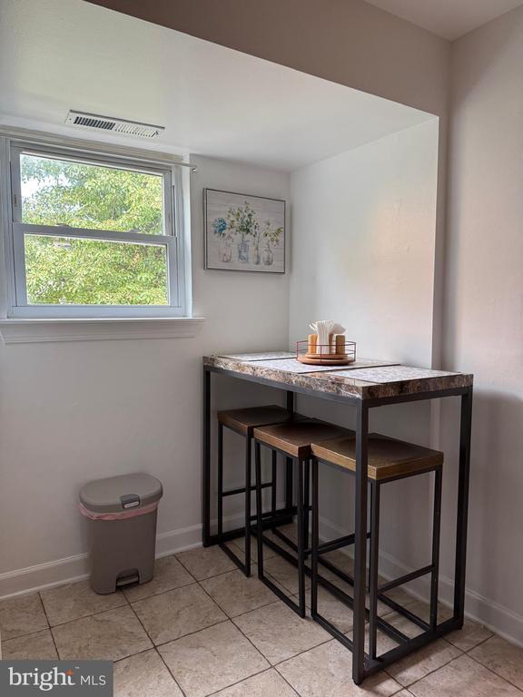 Foto del edificio - 5934 Mayflower Ct