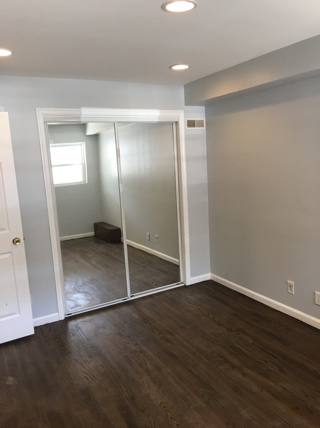 Building Photo - 14 Laidlaw Ave