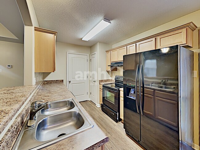 Foto del edificio - 7406 Crayton Ridge