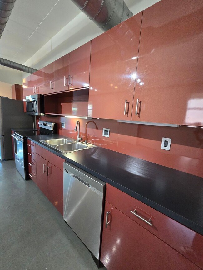 Foto del edificio - Luxurious 2BR , 2BA 2nd floor loft in East Downtown Area- aprox 1650 sq ft