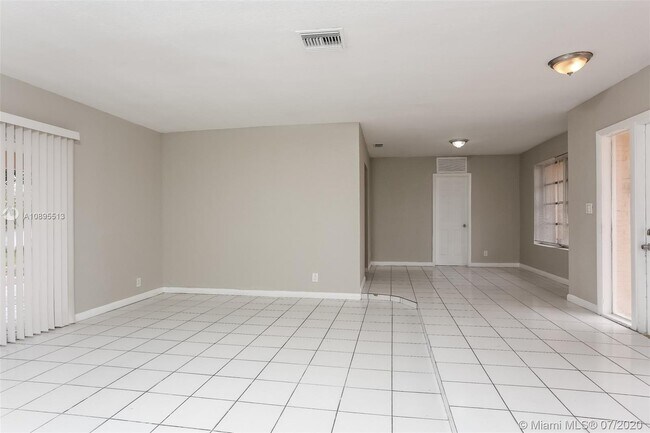 Foto del edificio - 3226 NW 41st St