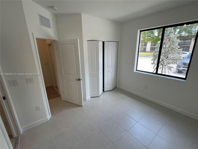 Foto del edificio - 20671 NE 7th Pl