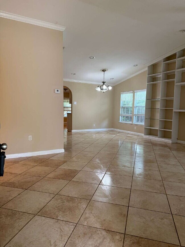 Foto del edificio - Beautiful Kitchen and Open Floor Plan