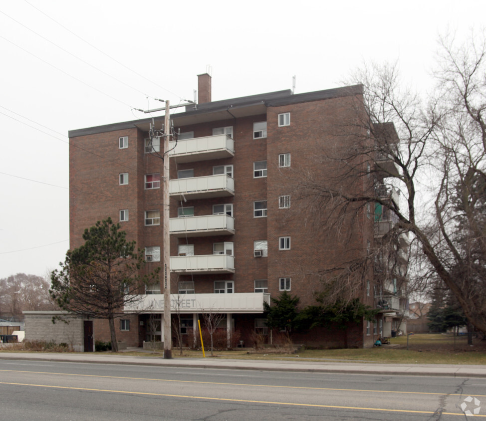 Photo du bâtiment - Jane John Best Apartments