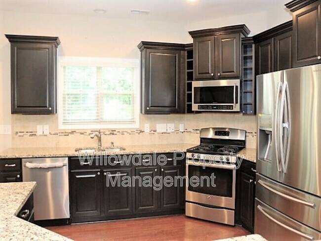 Building Photo - 717 Minerva Dale Dr