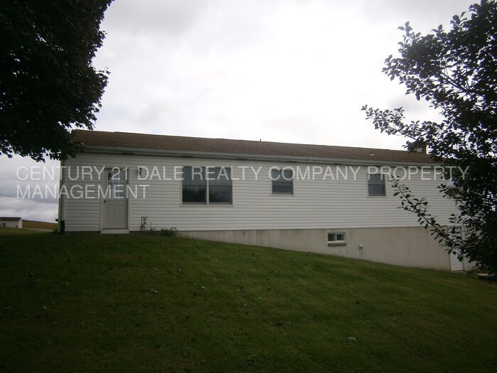 Building Photo - 3 BR Country Home in Red Lion School District