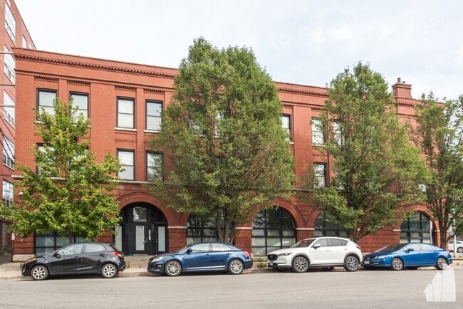 Foto del edificio - 2 bed/1 bath Loft on a tree lined street i...
