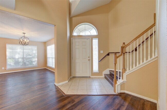 Foto del edificio - 5011 Moss Garden Ln